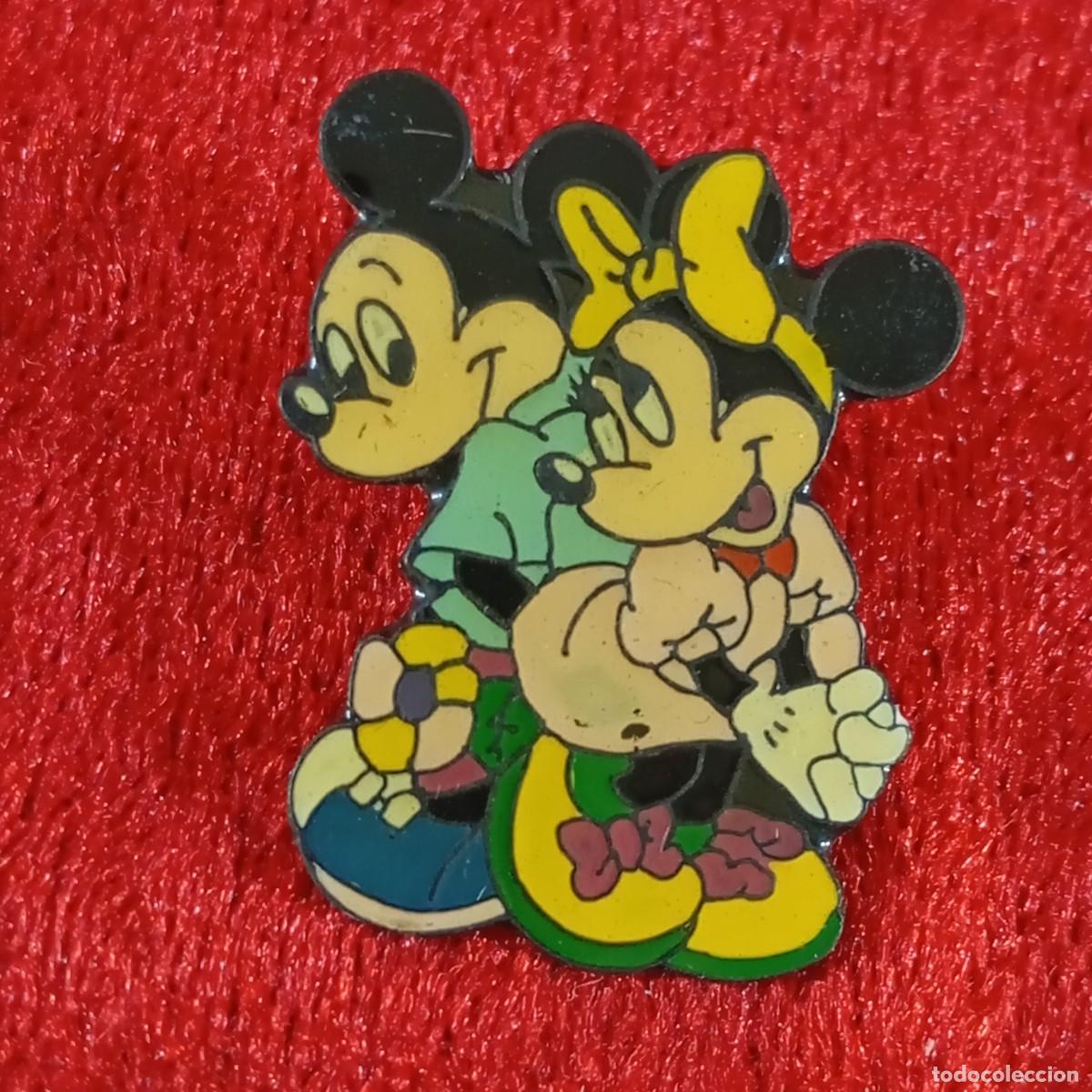Pins e Spille di collezione: ANTIGUO PIN - MINNIE MOUSE Y MICKEY MOUSE COQUETEANDO - WALT DISNEY - DISE&Ntilde;O VINTAGE - RARO / 518