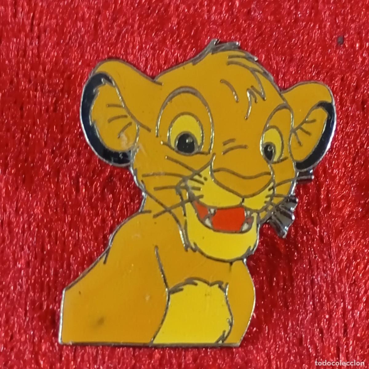 Pins de colecci&oacute;n: ANTIGUO PIN - SIMBA - EL REY LE&Oacute;N - WALT DISNEY - DISE&Ntilde;O VINTAGE - METAL ESMALTADO - RARO / 532