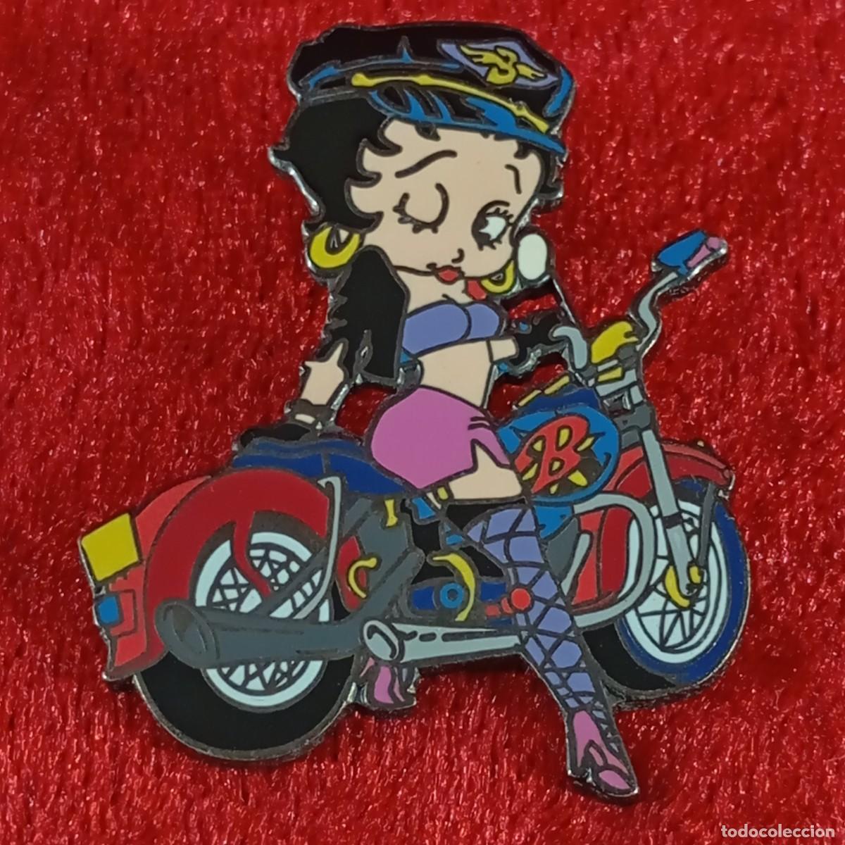 Pin's de collection: ANTIGUO PIN - BETTY BOOP - MOTERA - BIKER BABE - UNIVERSAL - VINTAGE - METAL ESMALTADO - RARO / 542