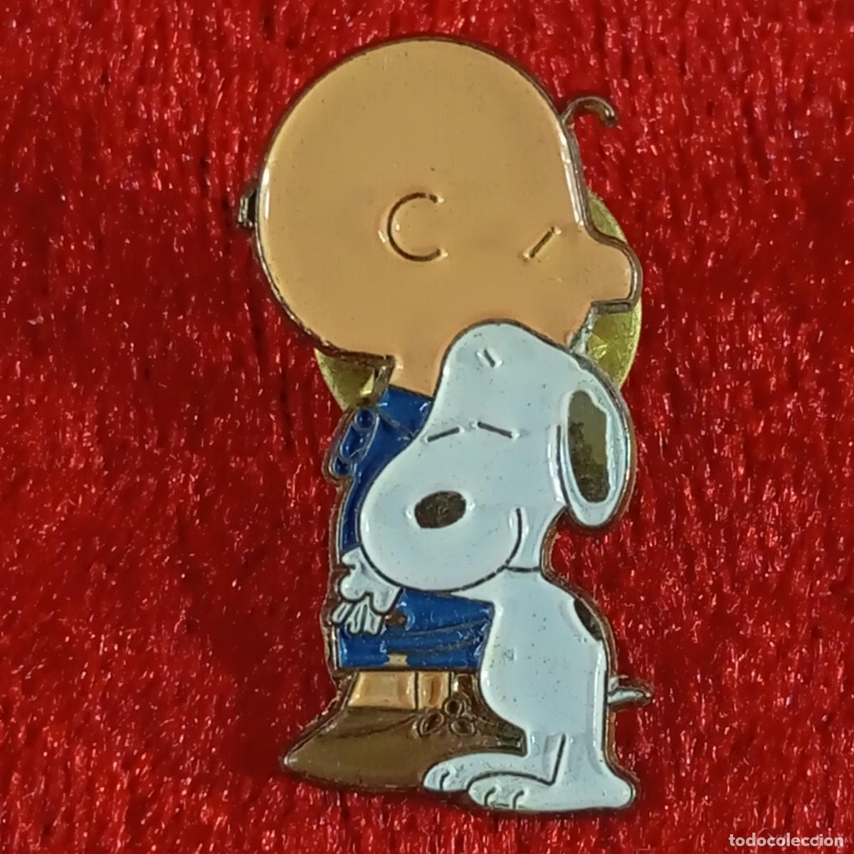 Sammlung von Pins: ANTIGUO PIN - SNOOPY ABRAZANDO A CHARLIE BROWN - PEANUTS - VINTAGE - METAL ESMALTADO - RARO / 554