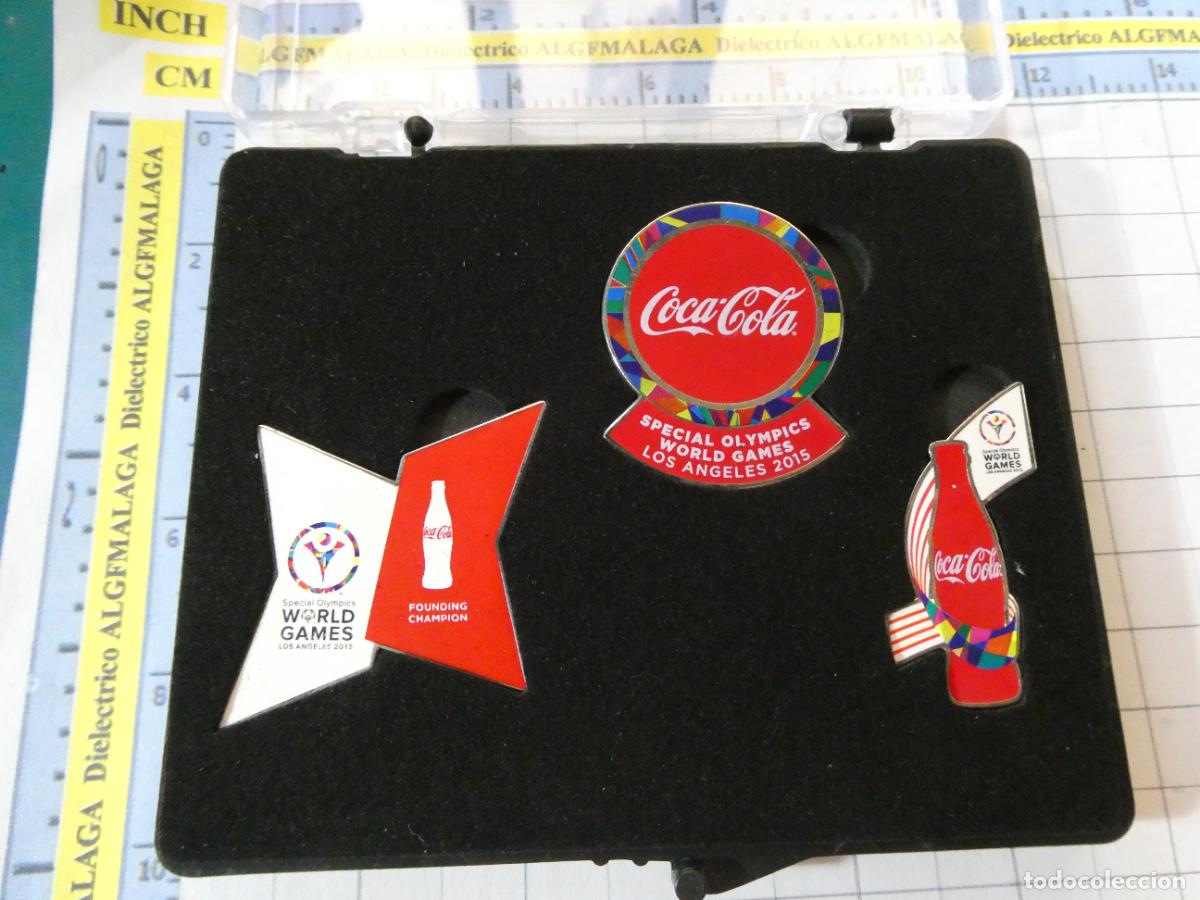 Pins e Spille di collezione: SET 3 PINS COCA COLA EN EXPOSITOR. SPECIAL OLYMPICS WORLD GAMES LOS ANGELES 2015