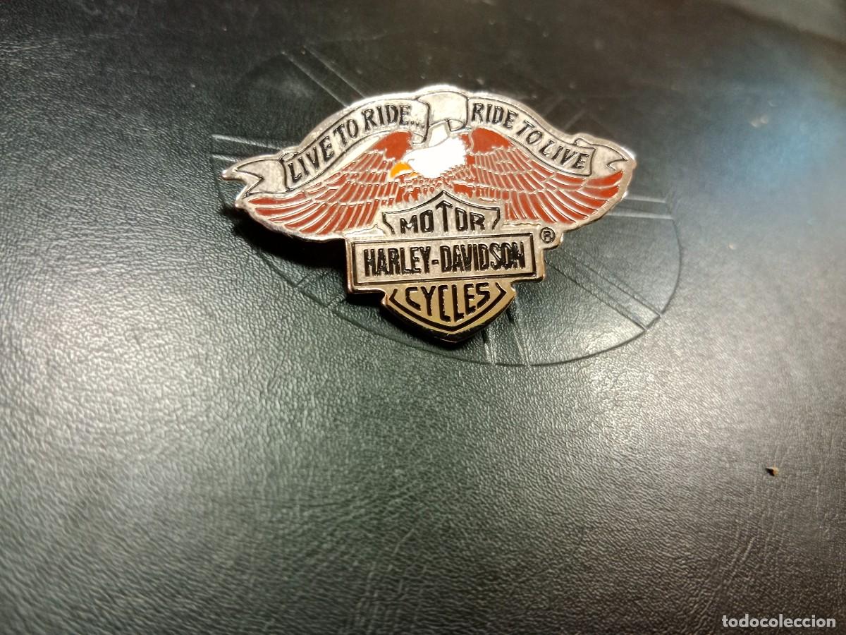 Pin's de collection: PIN INSIGNIA HARLEY DAVIDSON CYCLES - MOTOR - LIVE TO RIDE , RIDE TO LIVE