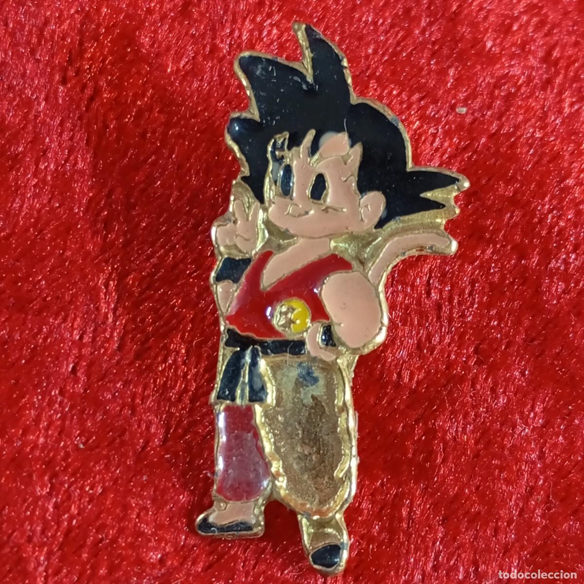 Pins de colecci&oacute;n: ANTIGUO PIN - SON GOKU DE NI&Ntilde;O - DRAGON BALL - BOLA DE DRAG&Oacute;N - ESMALTADO - RARO / 639