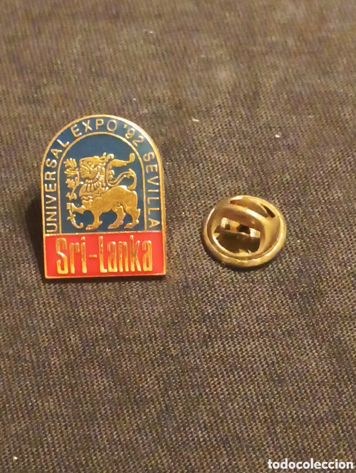 Pins de colecci&oacute;n: Pins insignia con pincho y cierre Expo 92 pabell&oacute;n de Sri lanka