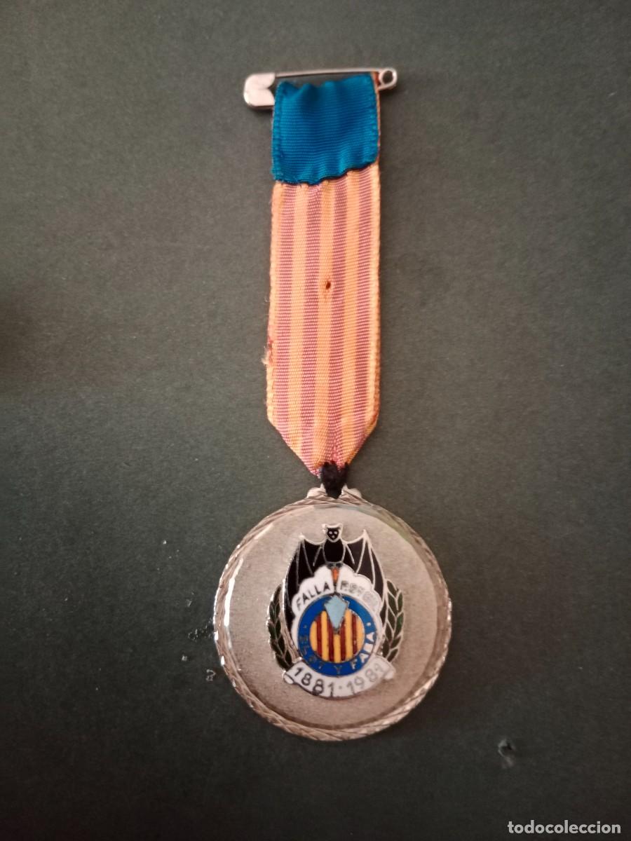 Pins de colecci&oacute;n: RARA MEDALLA ESMALTADA CON CINTA - FALLA PLAZA SAN / EN GIL - CLOT I FABA - CENTENARIO - 1881 1981