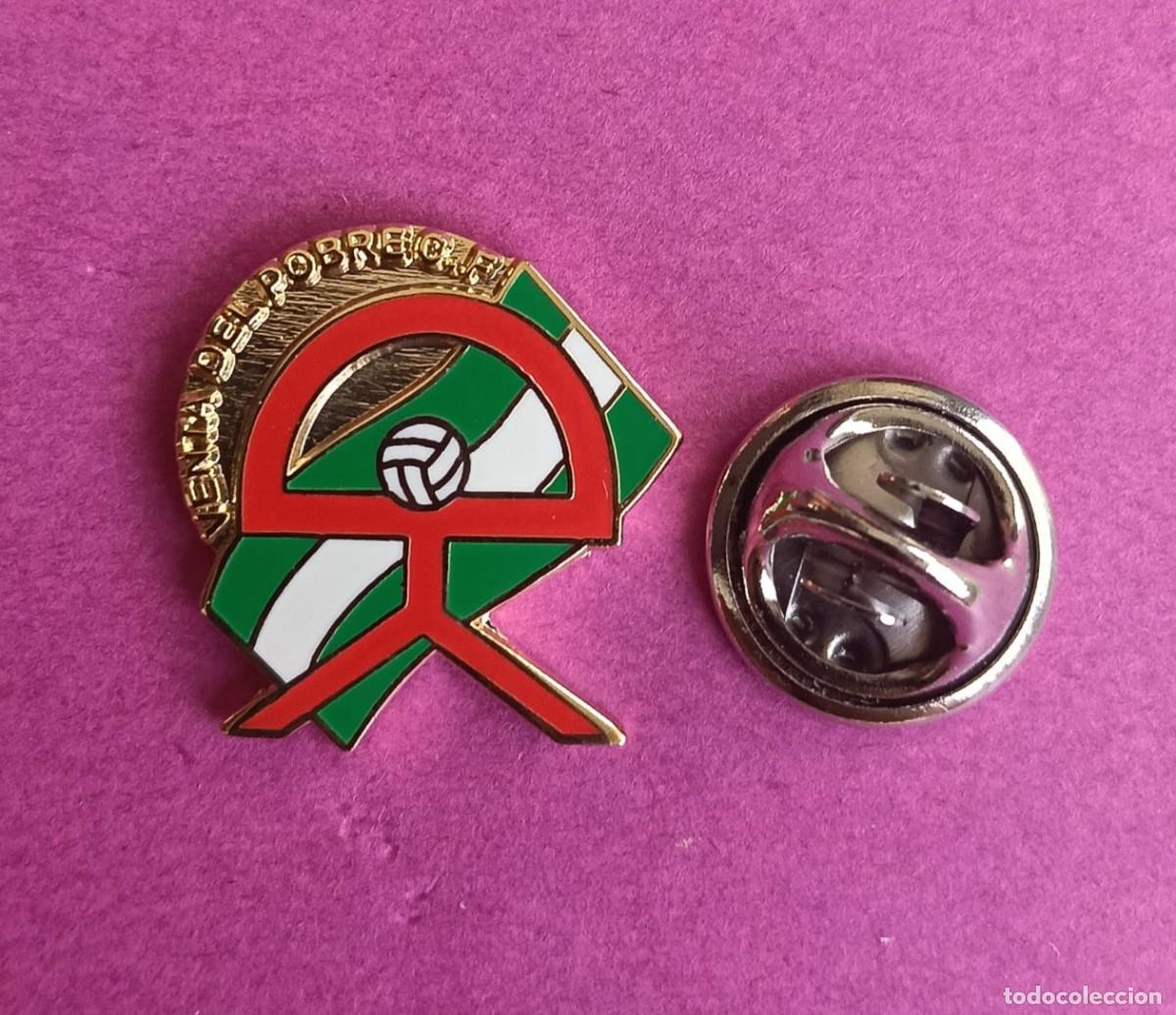 Pin's de collection: PIN FUTBOL - ESMALTE - VENTA DEL POBRE C.F. - NIJAR - ALMERIA - 130220