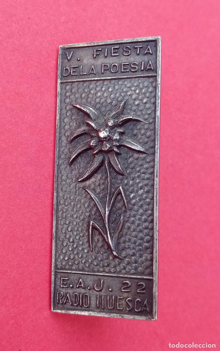 Pins de colecci&oacute;n: Insignia Antigua Radio Huesca. Muy Rara.