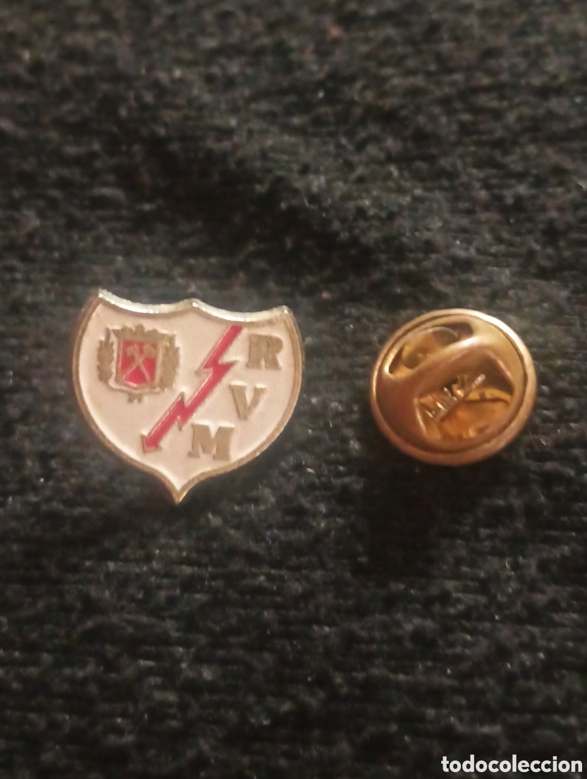 Pins e Spille di collezione: Pins insignia con pincho y cierre rayo vallecano futbol