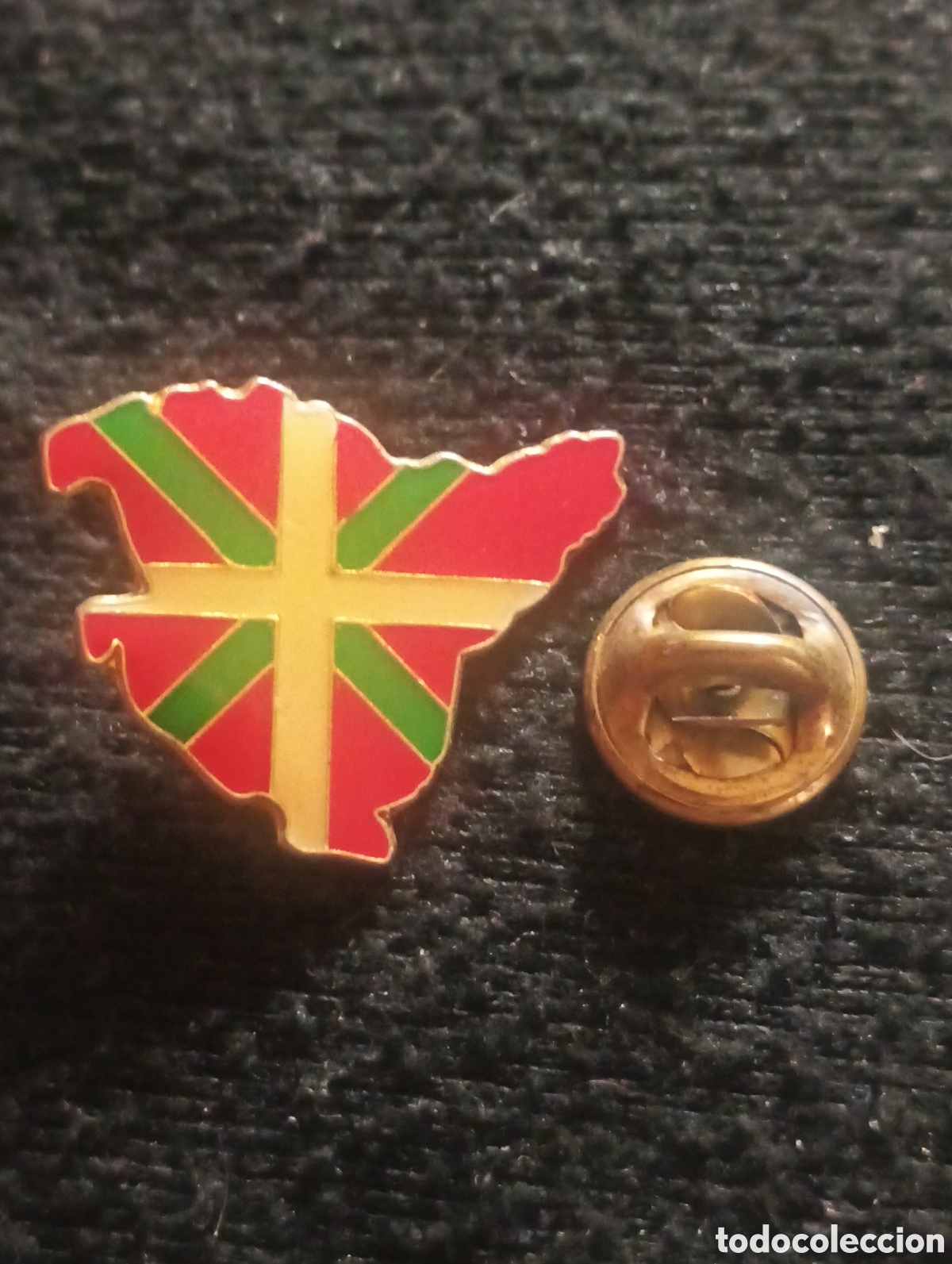 Sammlung von Pins: Pins insignia con pincho y cierre mapa Euskadi
