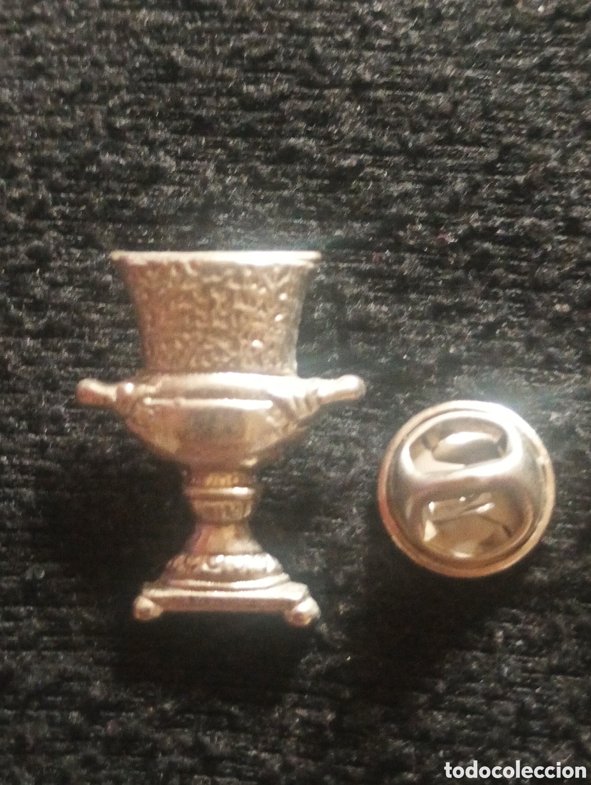 Pins de colecci&oacute;n: Pins insignia con pincho y cierre copa trofeo futbol el mundo deportivo