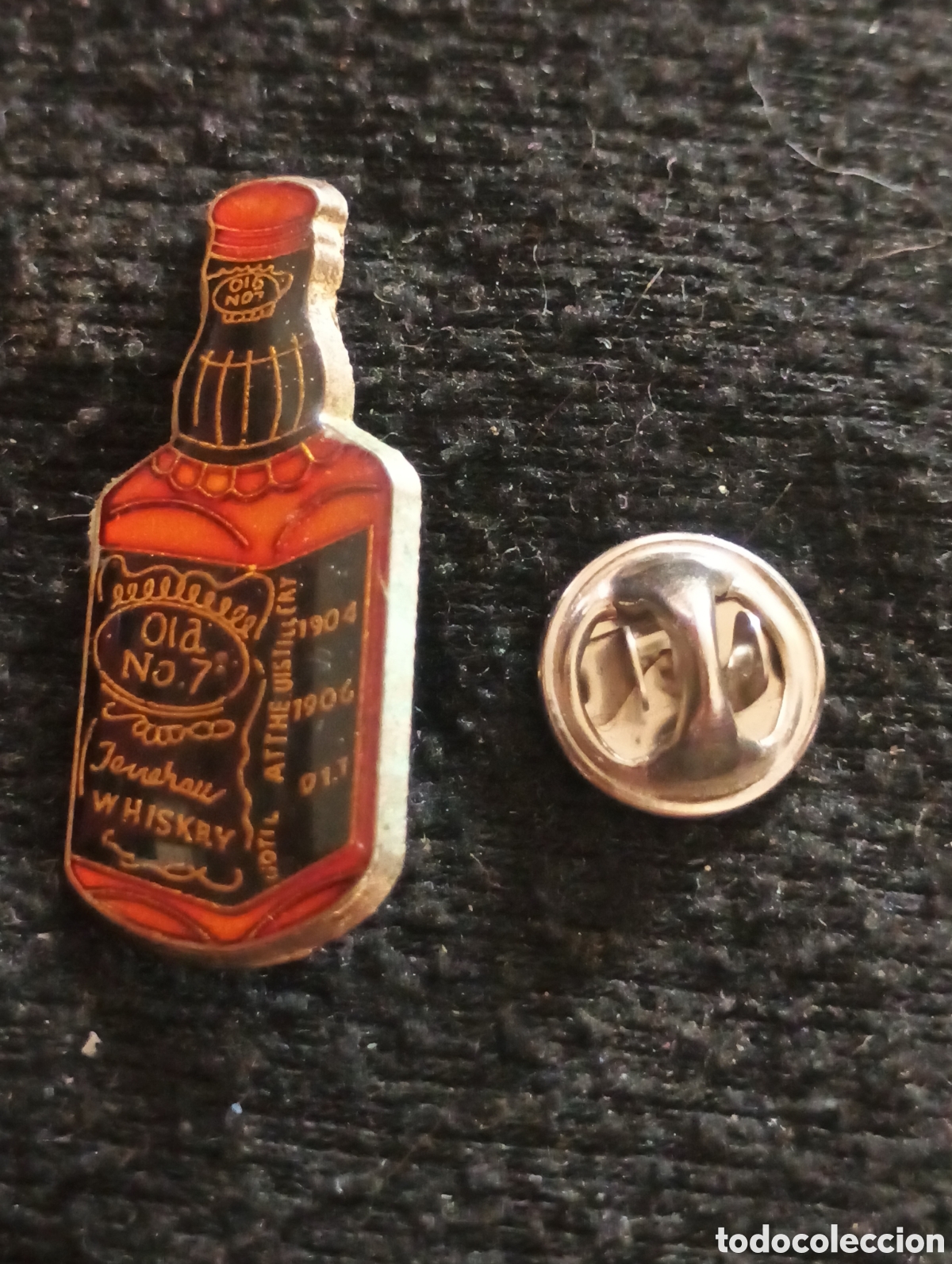 Sammlung von Pins: Pins insignia con pincho y cierre whisky
