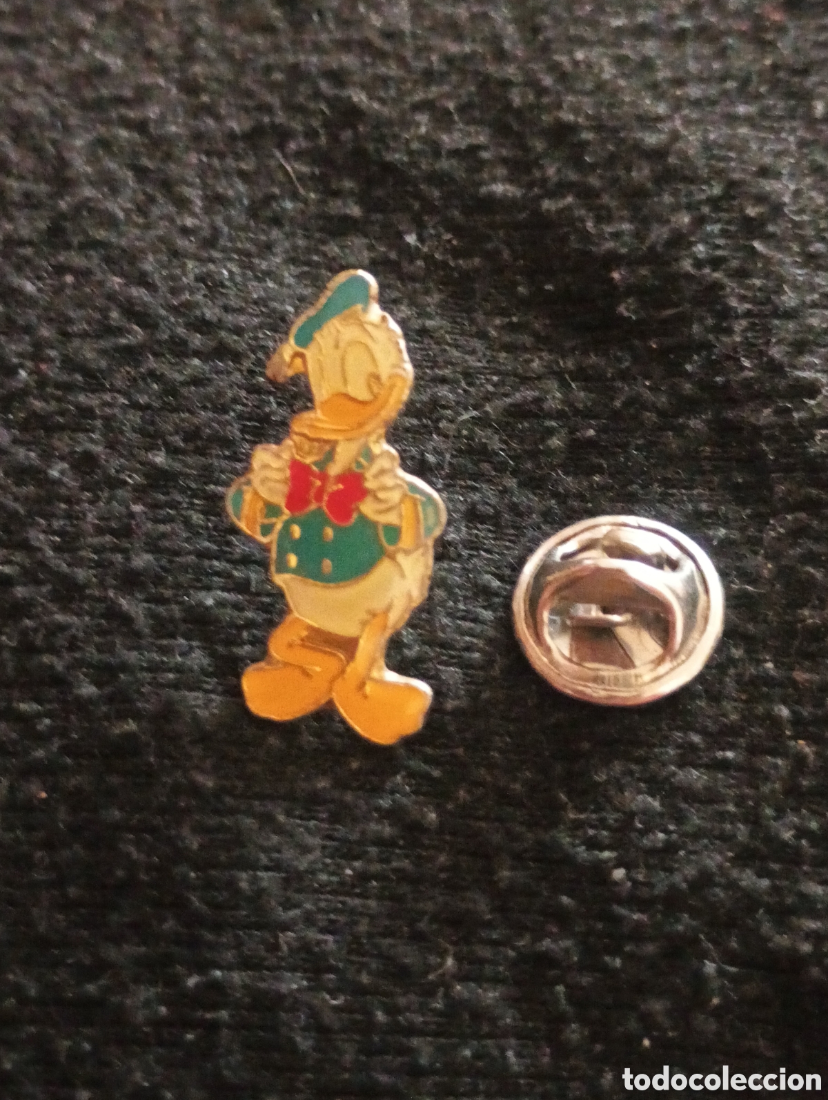 Sammlung von Pins: Pins insignia con pincho y cierre pato Donald dibujo