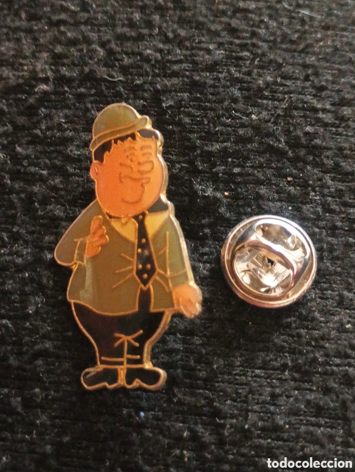 Sammlung von Pins: Pins insignia con pincho y cierre personaje dibujo