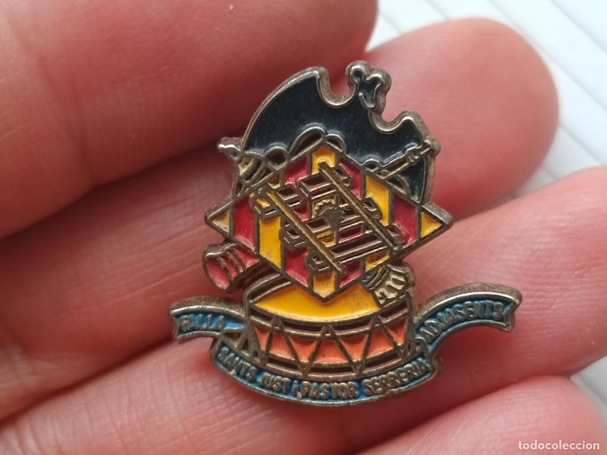 Sammlung von Pins: Fallas de Valencia. Pin de la falla Sants Just i Pastor Serreria