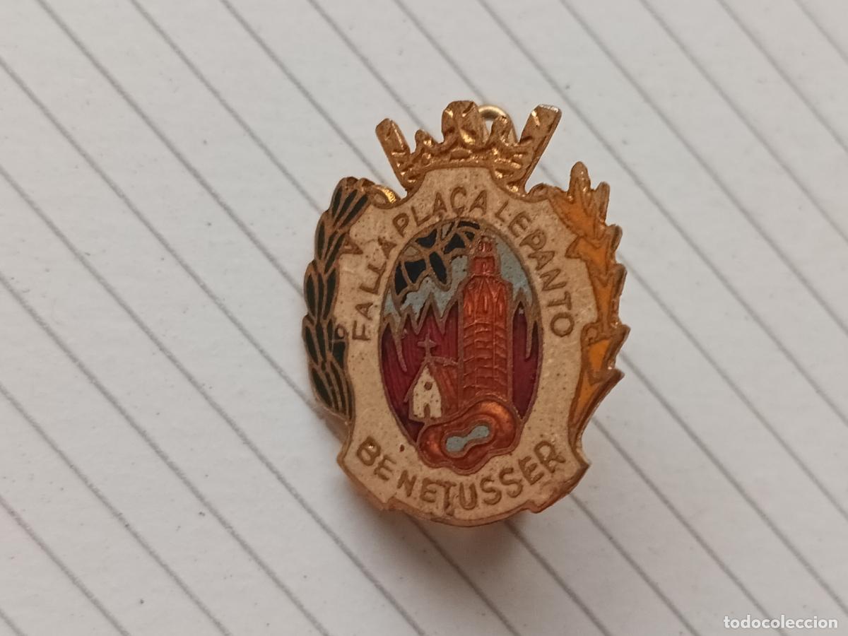 Pins de colecci&oacute;n: Fallas de Valencia. Insignia de imperdible Falla Lepanto, Benetusser