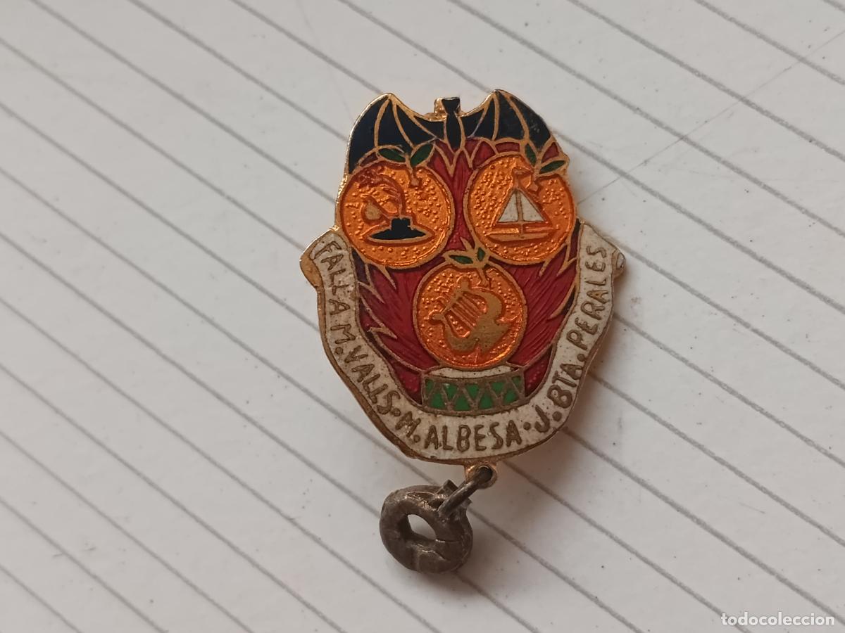 Pins de colecci&oacute;n: Fallas de Valencia. Insignia de la Falla M. Valls M. Albesa J. Bautista Perales
