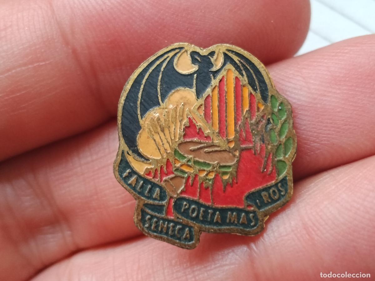 Pins de colecci&oacute;n: Fallas de Valencia. Antigua insignia de la Falla Poeta Mas y Ros S&eacute;neca