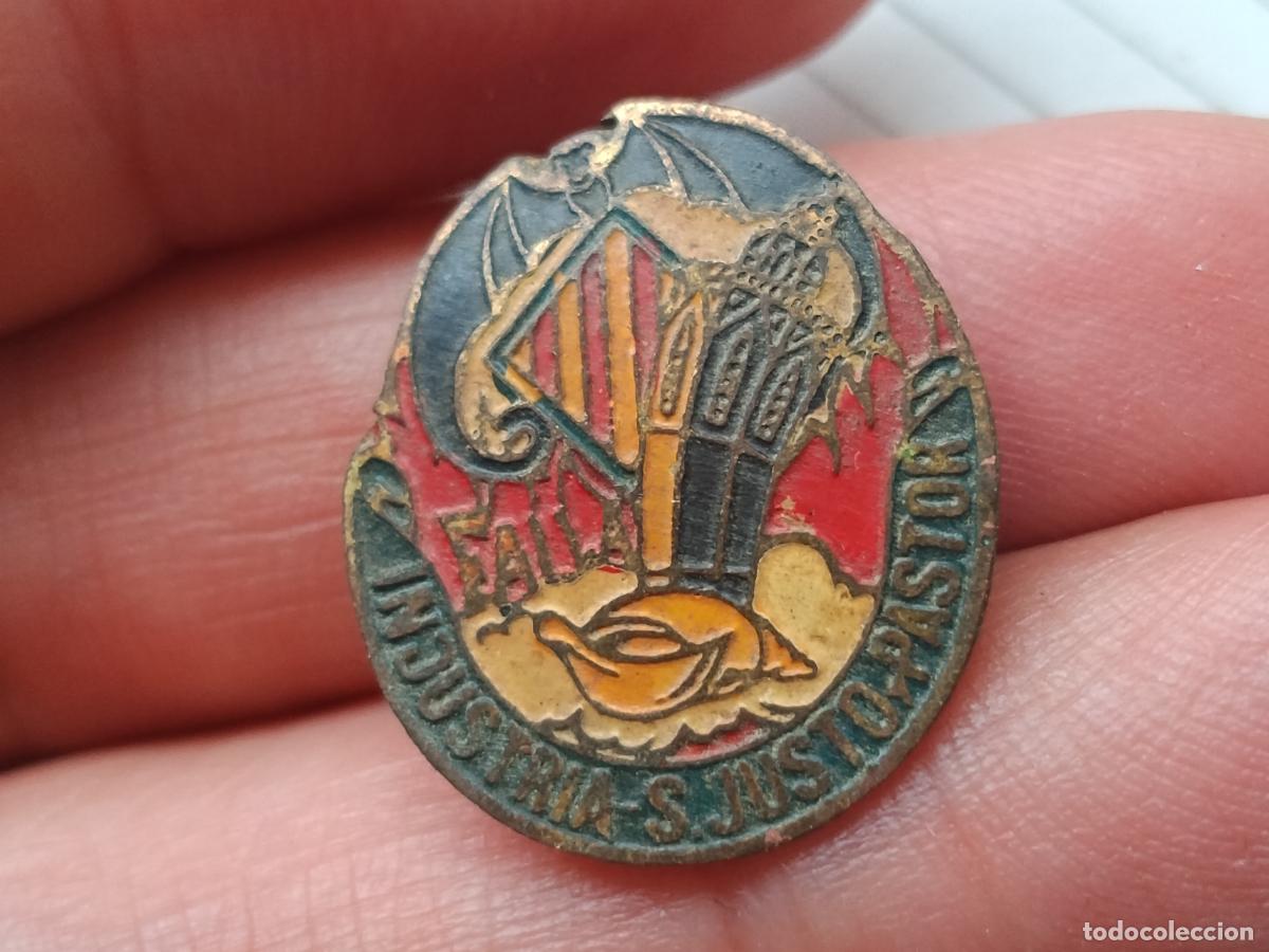 Pins de colecci&oacute;n: Fallas de Valencia. Antigua insignia de la Falla Industria Santos Justo y Pastor