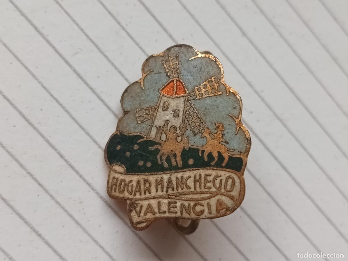 Pins de colecci&oacute;n: Antigua insignia de imperdible. Hogar manchego de Valencia