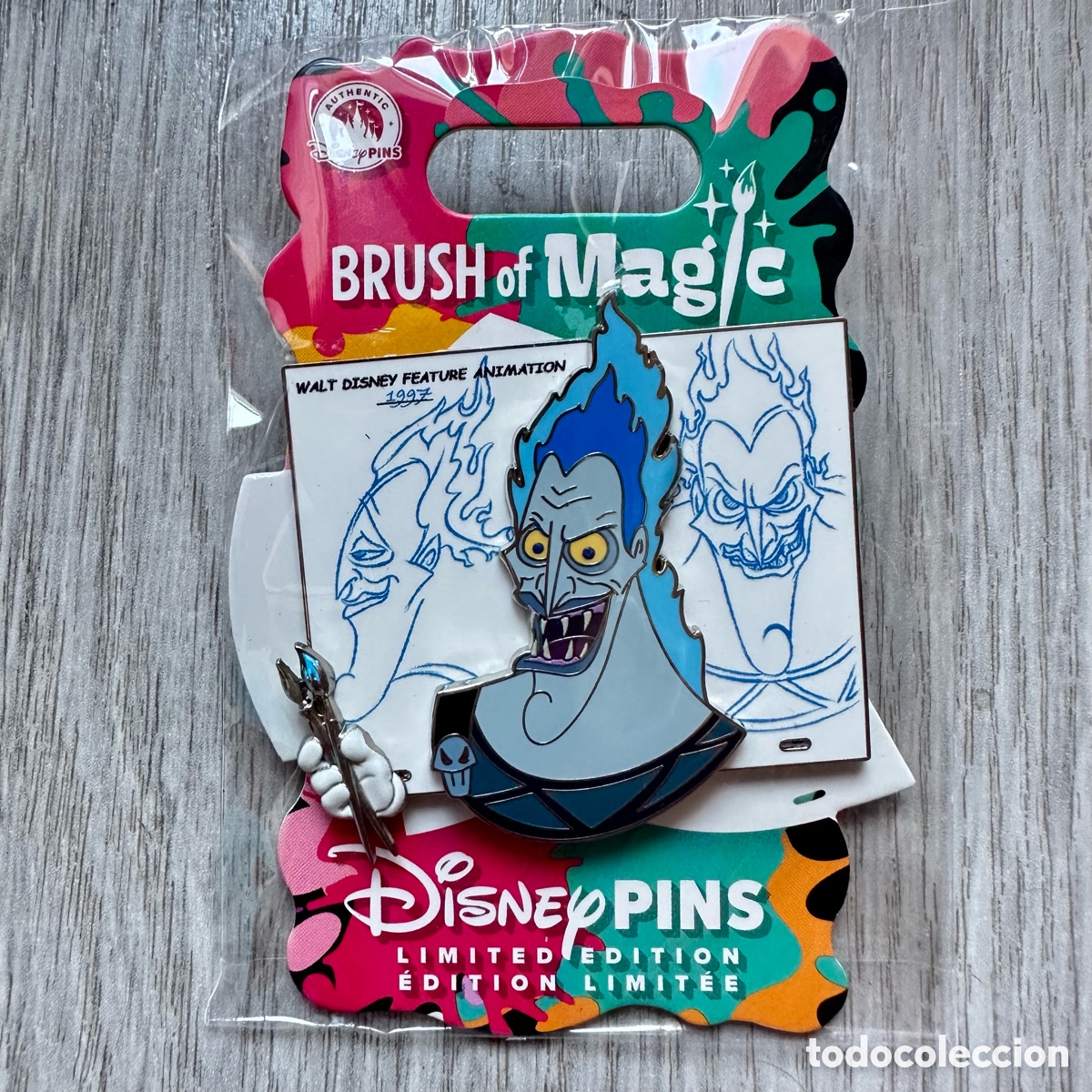 Pins de cole&ccedil;&atilde;o: Pin Hades edici&oacute;n limitada, H&eacute;rcules, Brush of Magic, Disney Store.