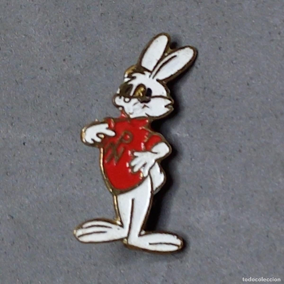 Pin's de collection: Antigua insignia de alfiler imperdible pubicidad de Nuevas Pa&ntilde;er&iacute;as, a&ntilde;os 50 - 60