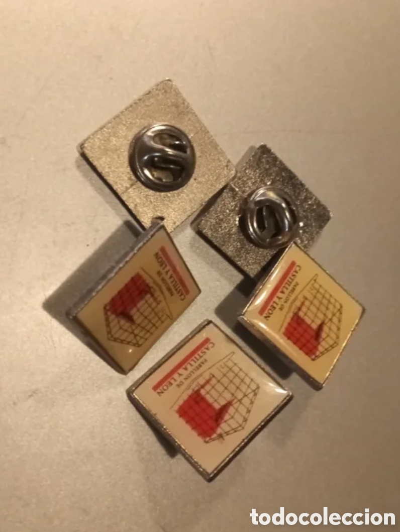 Collection pins: Cinco pines del pabell&oacute;n de Castilla y Le&oacute;n en la Expo 92