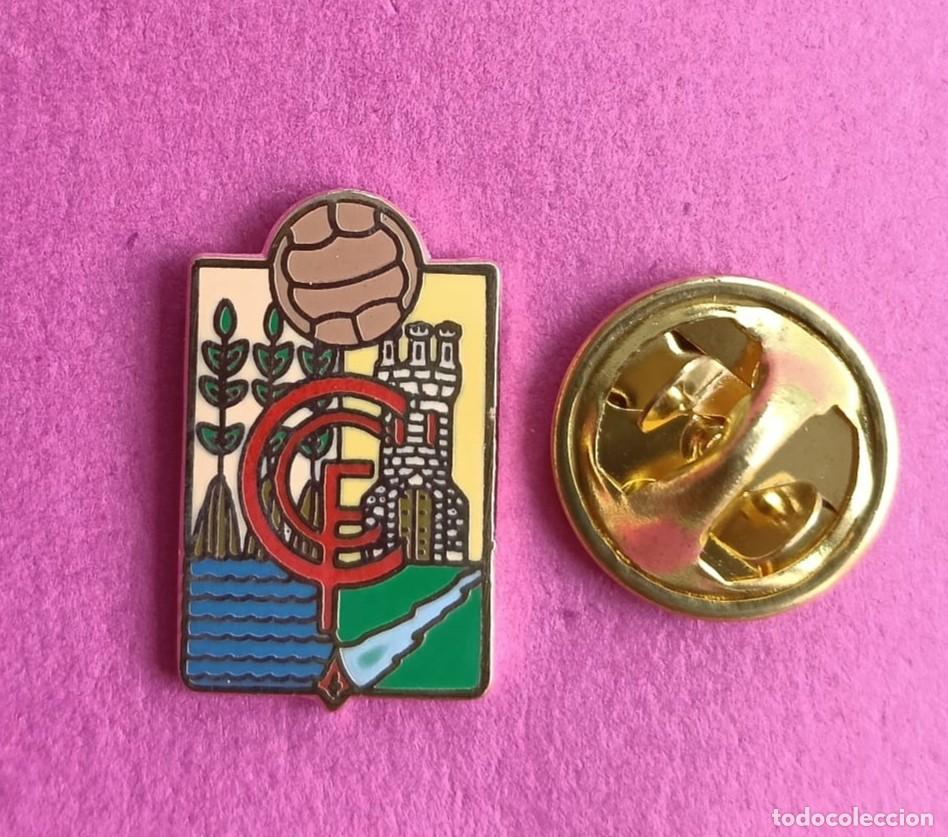 Pins de colecci&oacute;n: PIN FUTBOL - ESMALTE - CUEVAS C.F. - CUEVAS DE ALMANZORA - ALMERIA - 130333