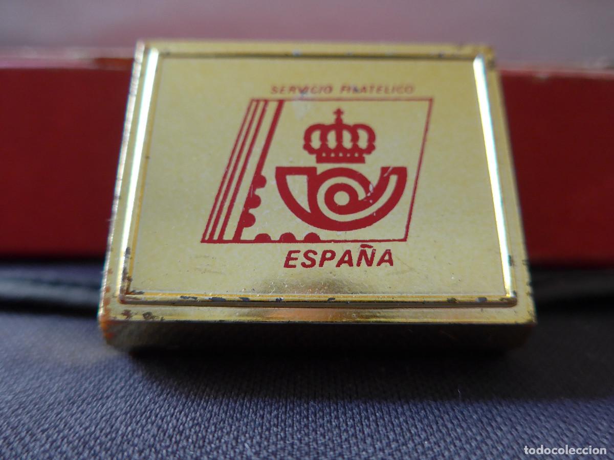 Pins de colecci&oacute;n: PIN EN FORMA DE SELLO CONMEMORATIVO DE LA EXPO 92 DE SEVILLA