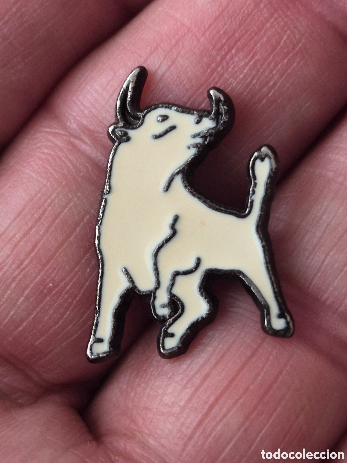 Pins de colecci&oacute;n: Pin taurino en blanco