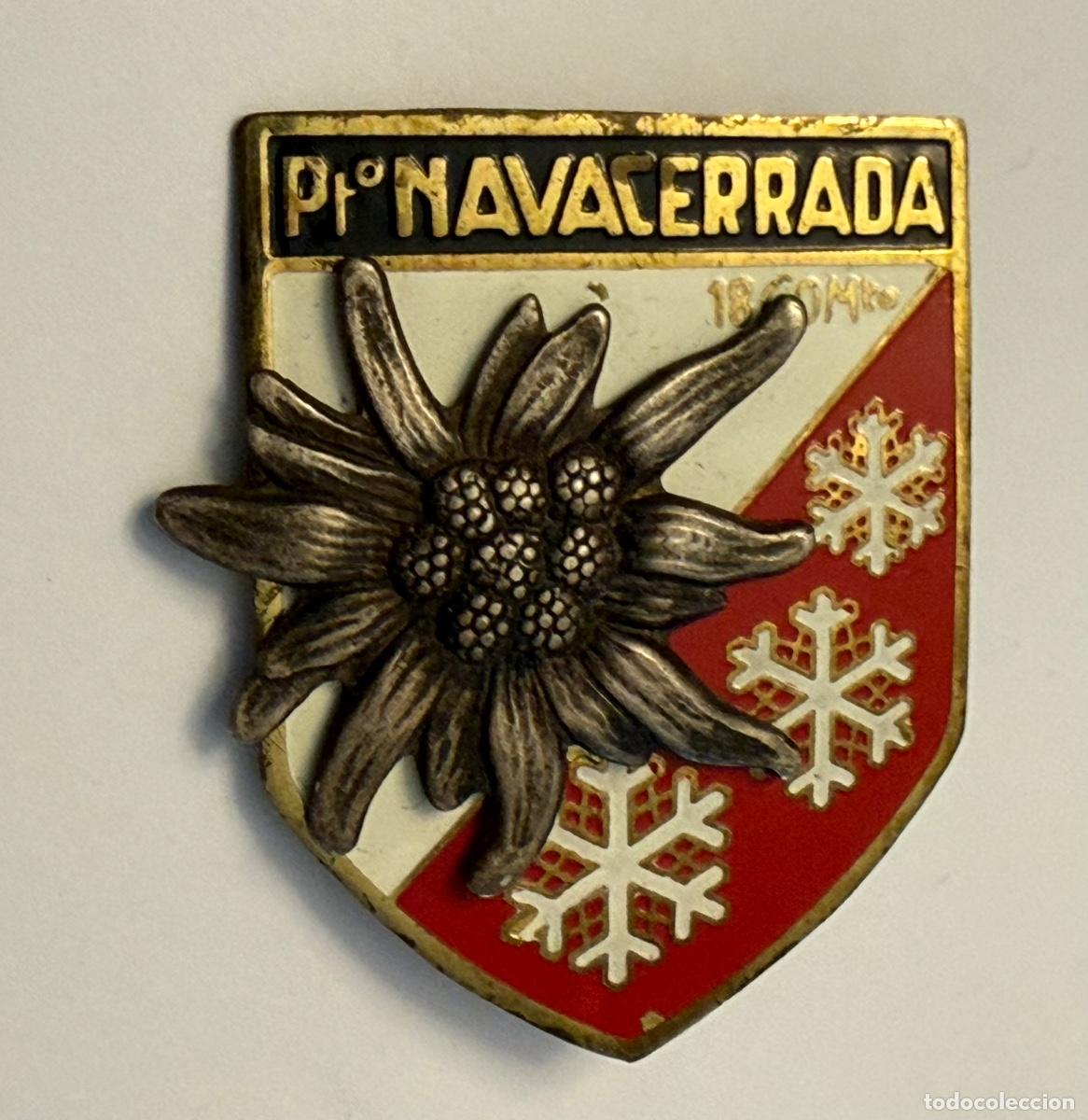 Pins de colecci&oacute;n: ANTIGUA INSIGNIA PUERTO DE NAVACERRADA - MONTA&Ntilde;ISMO ESQU&Iacute;