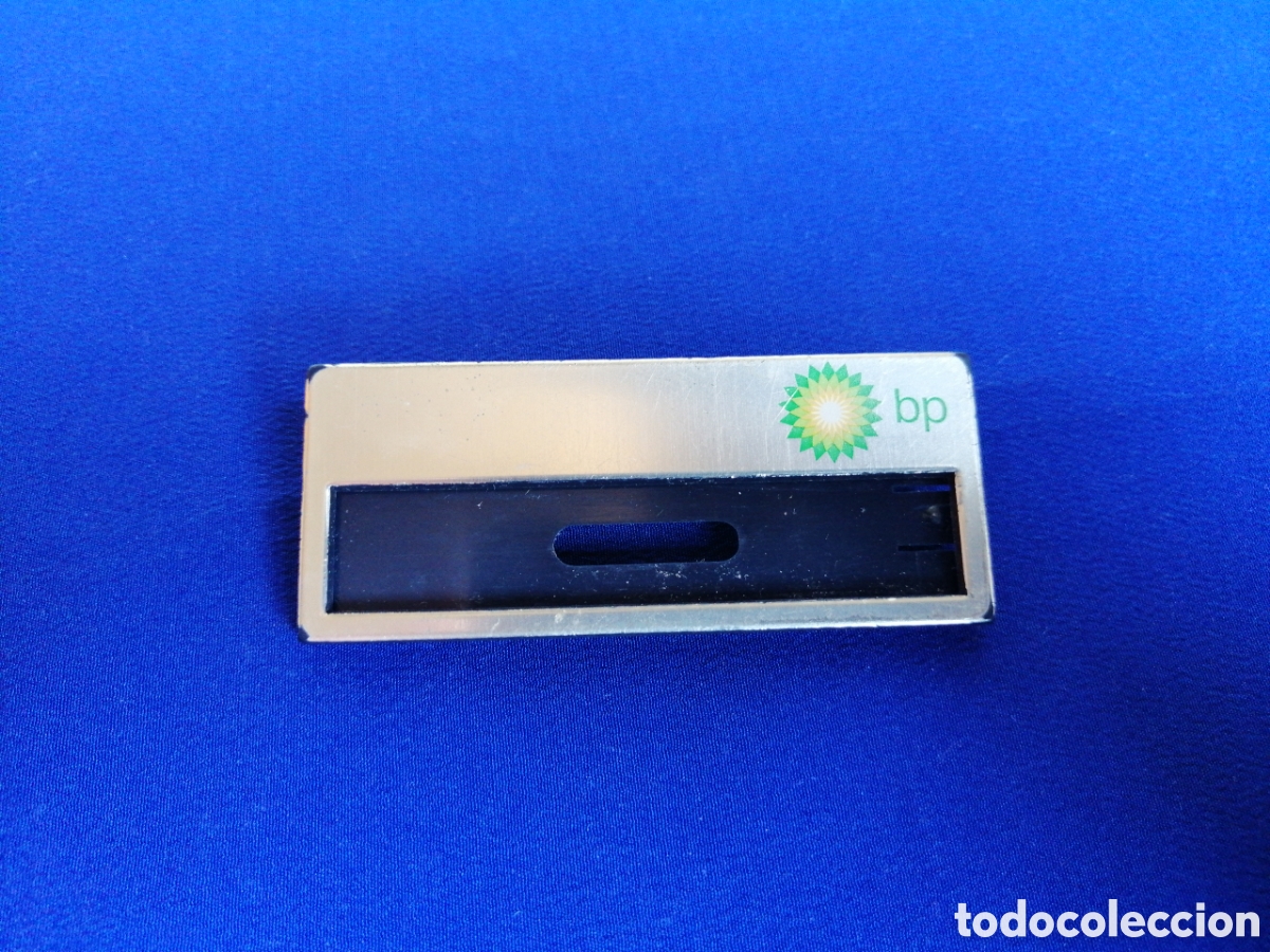 Pins e Spille di collezione: BRITISH PETROLEUM - BP IDENTIFICADOR PL&Aacute;STICO DE ALFILER A&Ntilde;O 2003