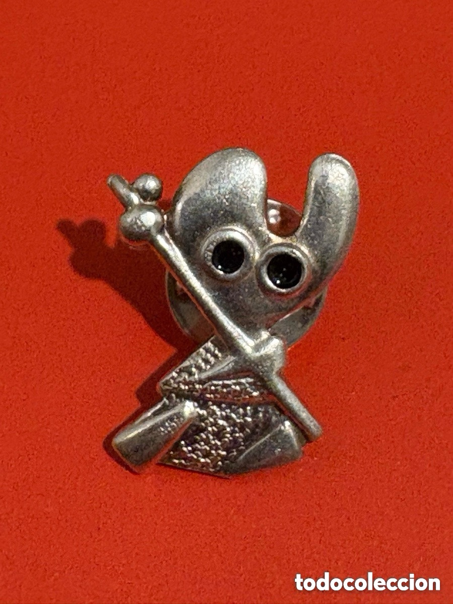 Pins e Spille di collezione: Antiguo pin plata Pelegr&iacute;n, peregrino Santiago Compostela (A2)