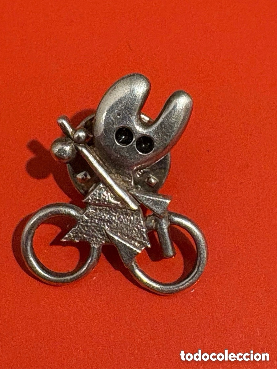 Sammlung von Pins: Antiguo pin plata Pelegr&iacute;n, peregrino Santiago Compostela, ciclista (A2)
