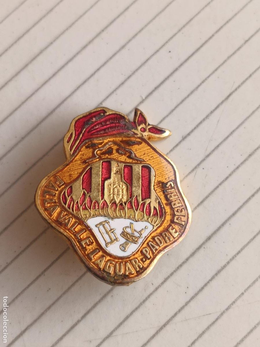 Pins de colecci&oacute;n: Fallas de Valencia. Insignia de la Falla Valle de Laguar Padre Ferris