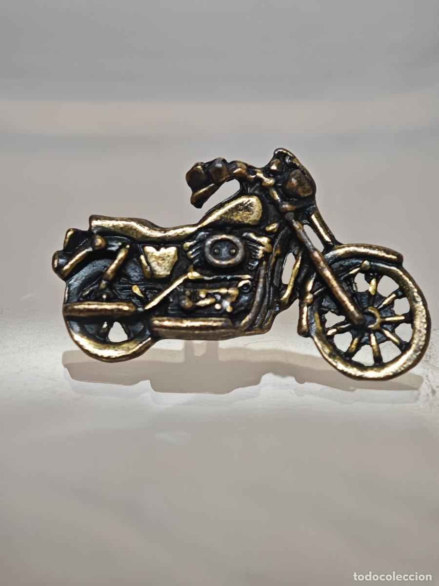 Pins de colecci&oacute;n: PIN MOTO DE METAL DORADO