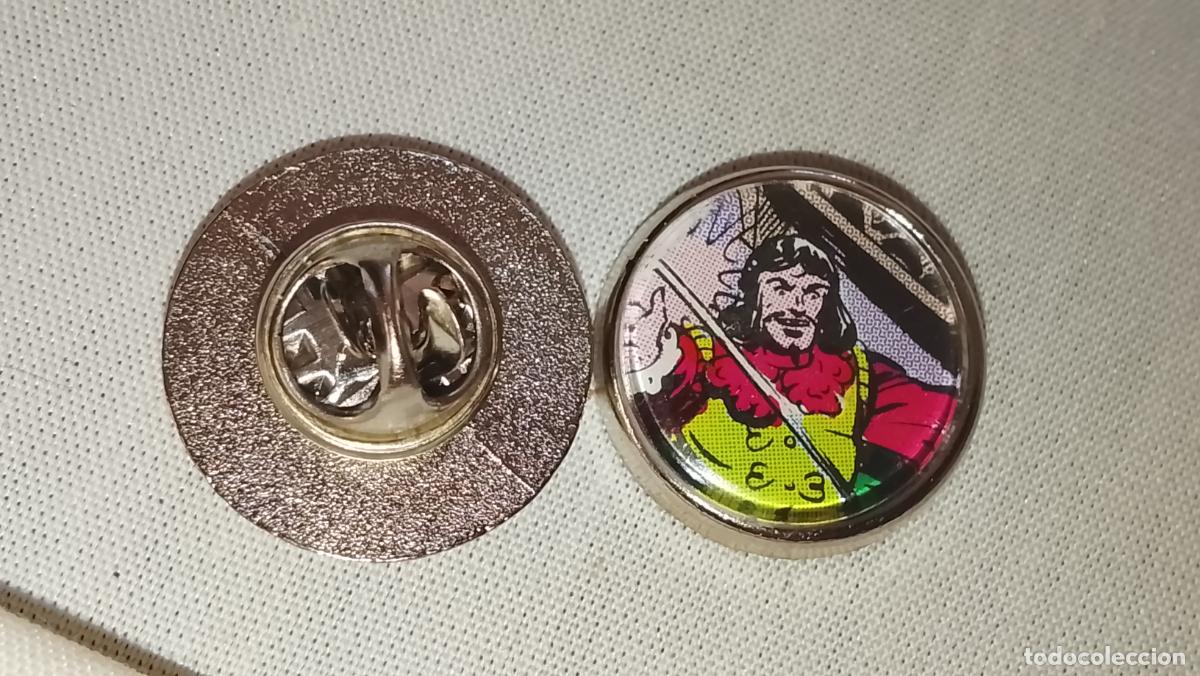 Pins de colecci&oacute;n: pin metal REDONDO - EL ESPADACHIN ENMASCARADO COMIC PIRATAS ESCLAVOS Y CASTIGO MALVADO