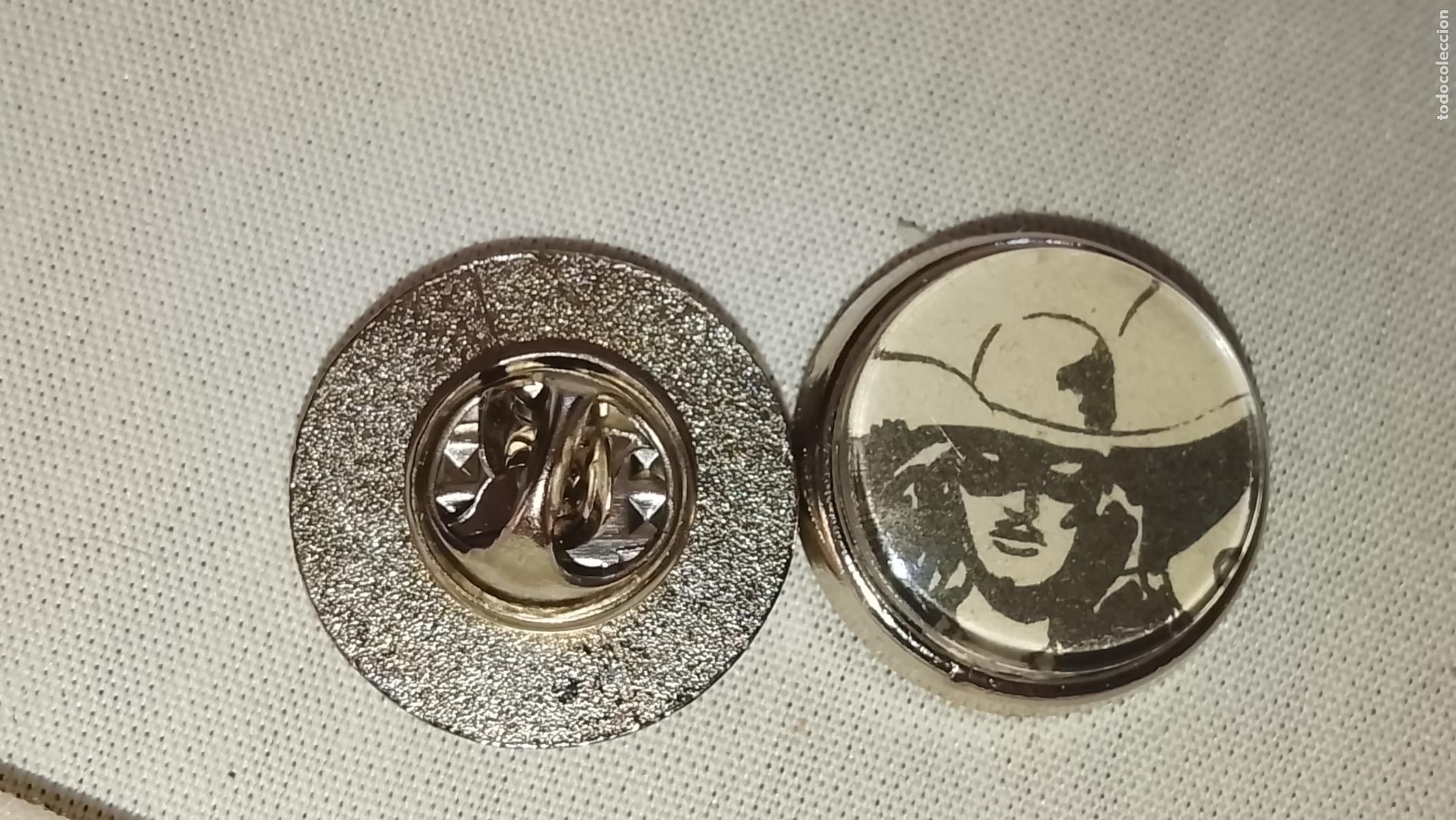 Pins de colecci&oacute;n: pin metal REDONDO - EL ESPADACHIN ENMASCARADO COMIC PIRATAS ESCLAVOS Y CASTIGO MALVADO