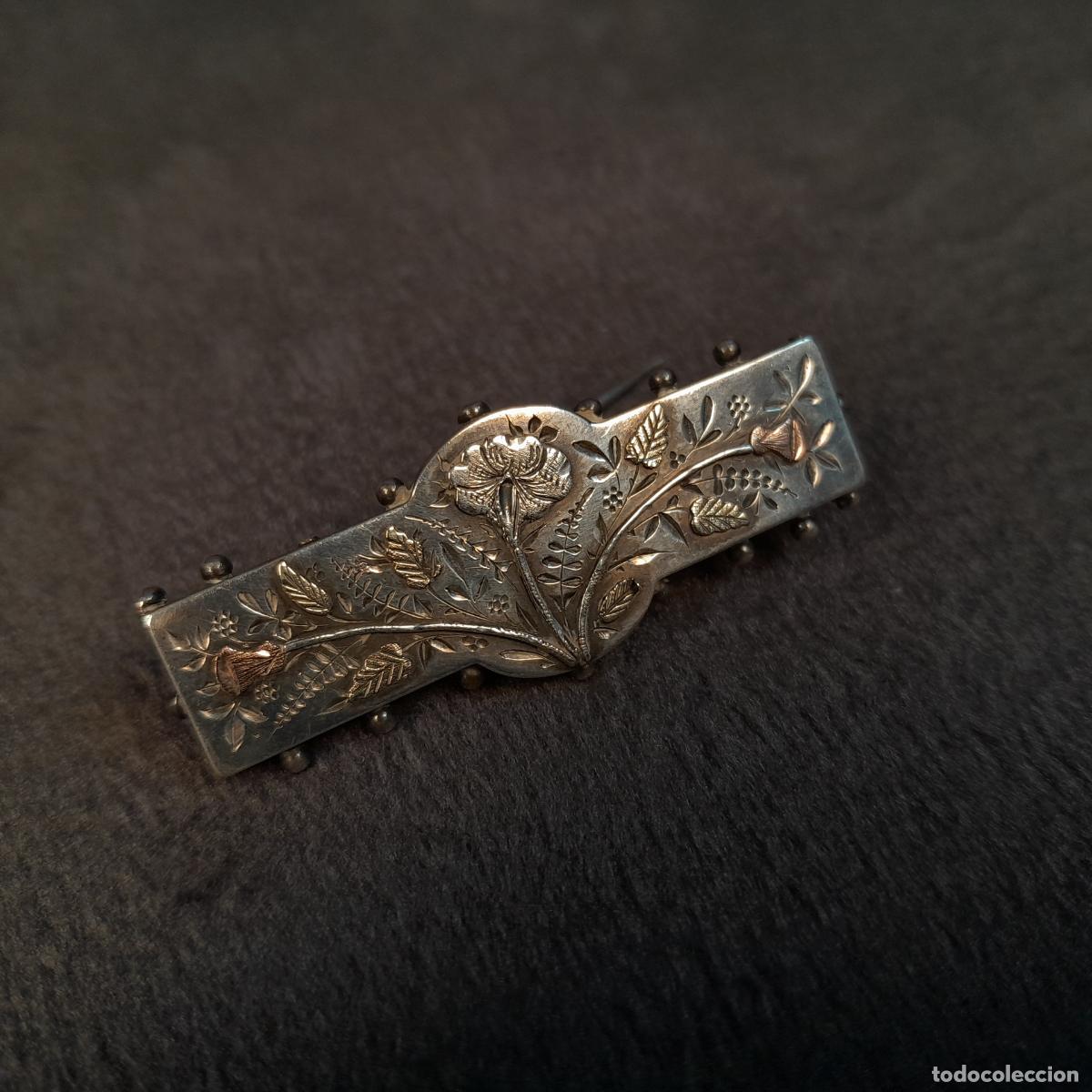 Pin's de collection: J-4506. BROCHE RECTANGULAR DE PLATA CON APLICACIONES FLORALES. SIGLO XIX