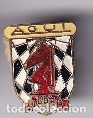 Collection pins: ANTIGUA INSIGNIA DE OJAL DEL CLUB DE AJEDREZ AGUT DE TERRASSA (CHESS)