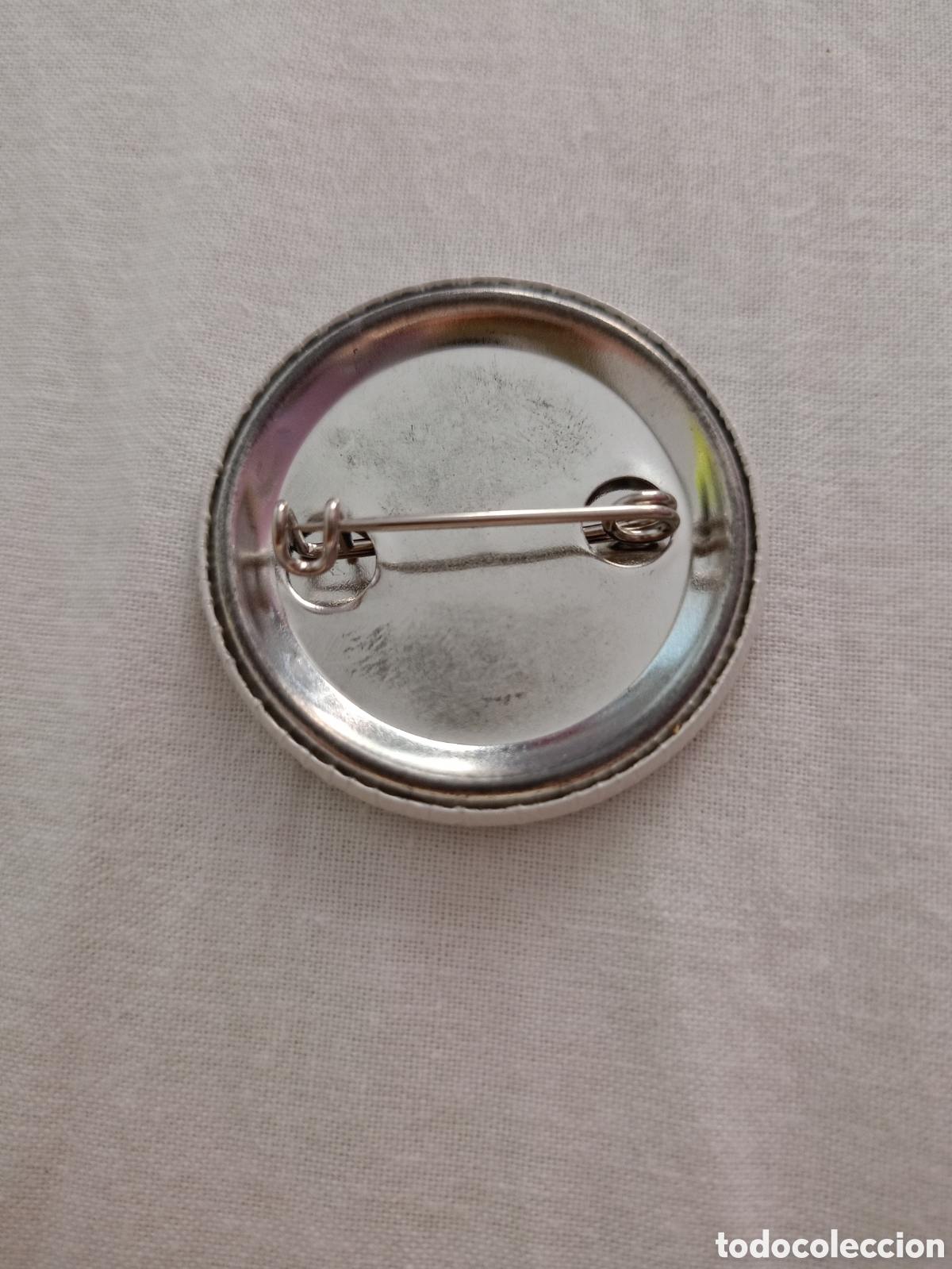 Pins de colecci&oacute;n: Antigua chapa salvem el bosc - Foto 2