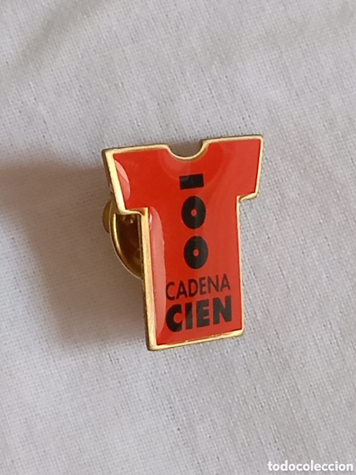 Pin's de collection: ANTIGUO PIN RADIO CADENA 100