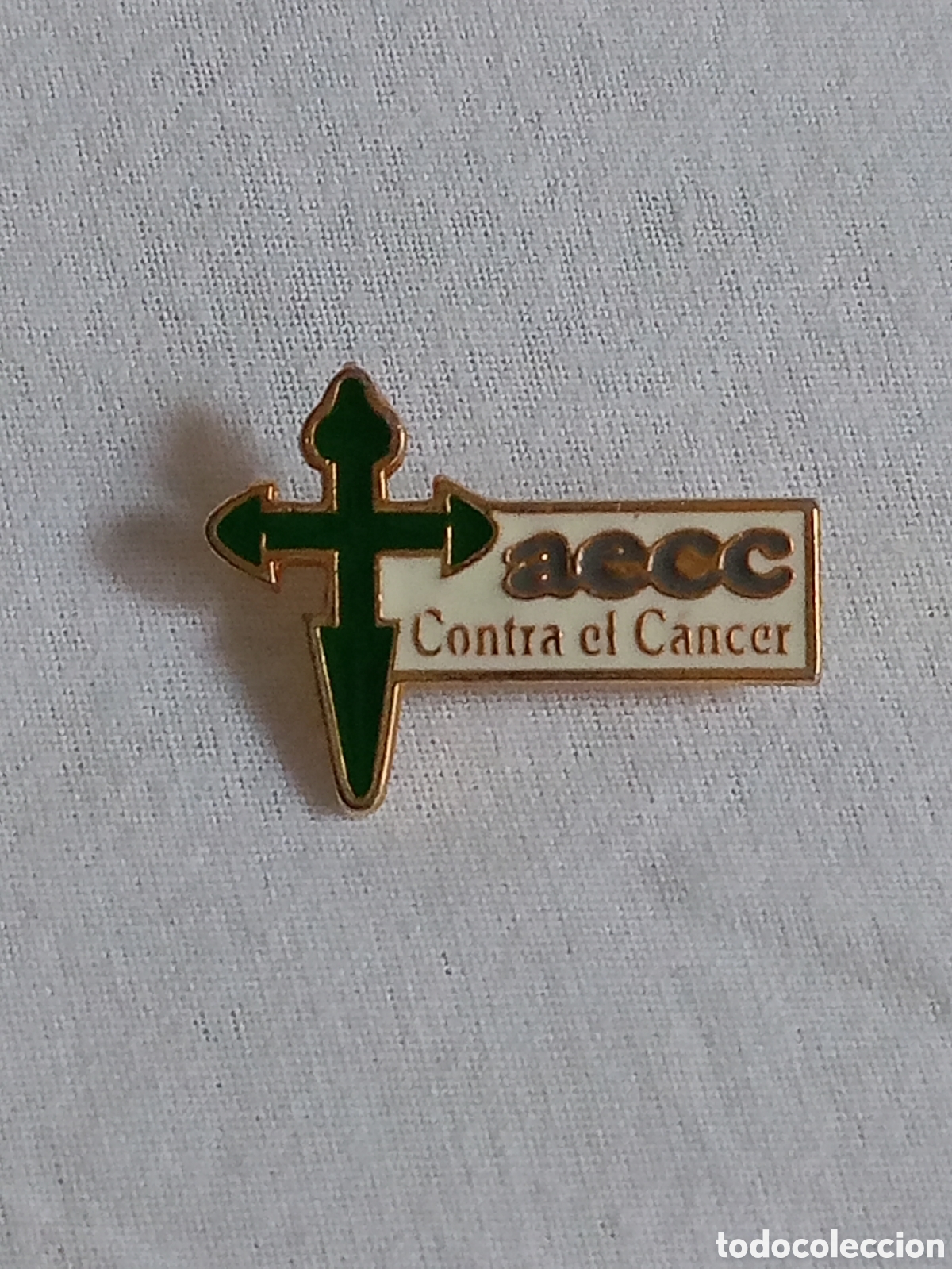 Pins de colecci&oacute;n: PIN DE AECC. CONTRA EL C&Aacute;NCER - Foto 1