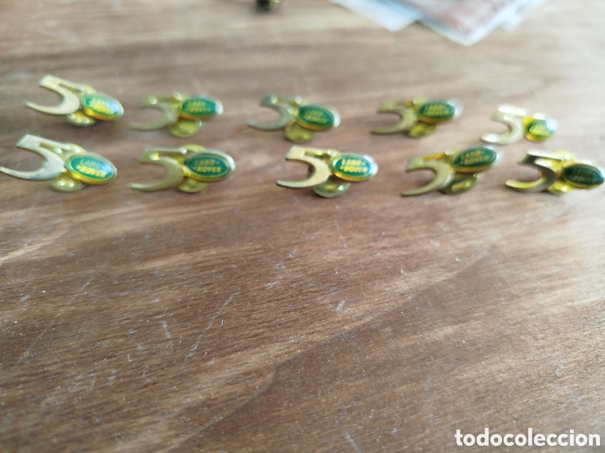 Pins de colecci&oacute;n: Lote de Pines Oficiales Land Rover 50 Aniversario + Cajas de Regalo