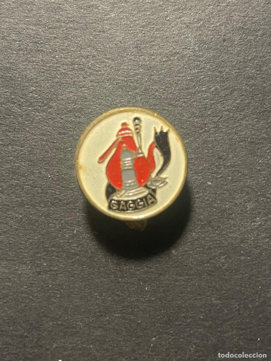 Pins de colecci&oacute;n: ANTIGUA INSIGNIA SOLAPERA - CAFETERAS GAGGIA - 1,5 CM. ESTADO EL QUE SE VE EN LAS IMAGENES