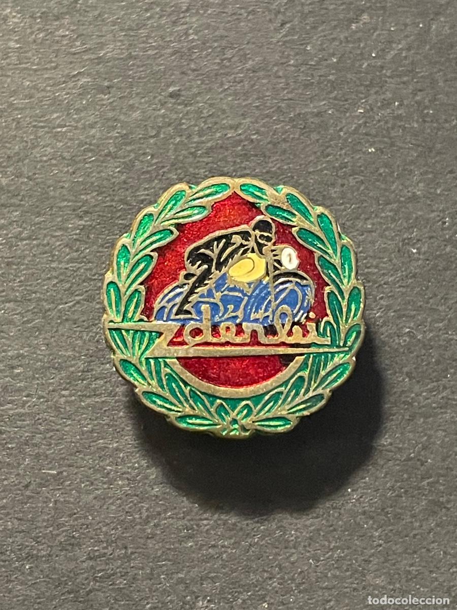 Pins de colecci&oacute;n: MOTOCICLETAS - ANTIGUA INSIGNIA SOLAPERA - DERBI 1,8 CM. ESTADO EL QUE SE VE EN LAS IMAG