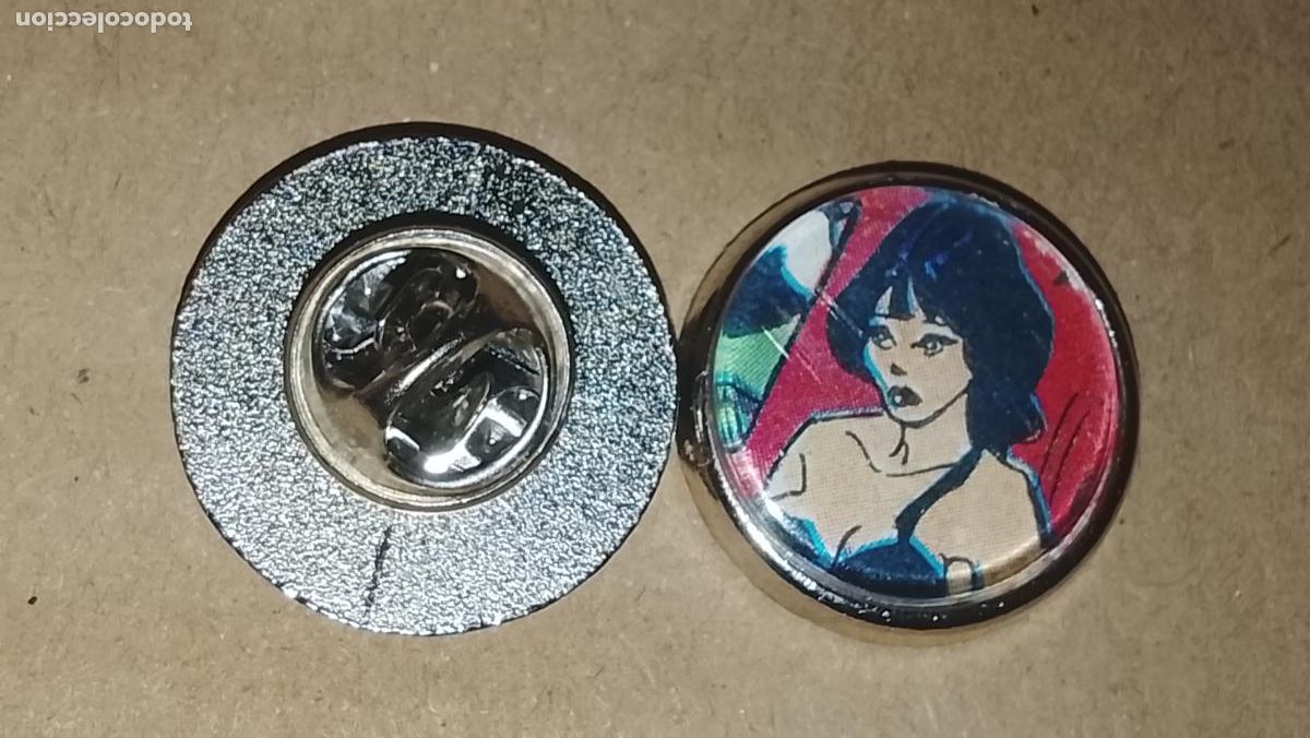 Collection pins: pin metal REDONDO - PERSONAJES DE LA SERIE COCMIC DRACURELLA DE BLUE JEANS