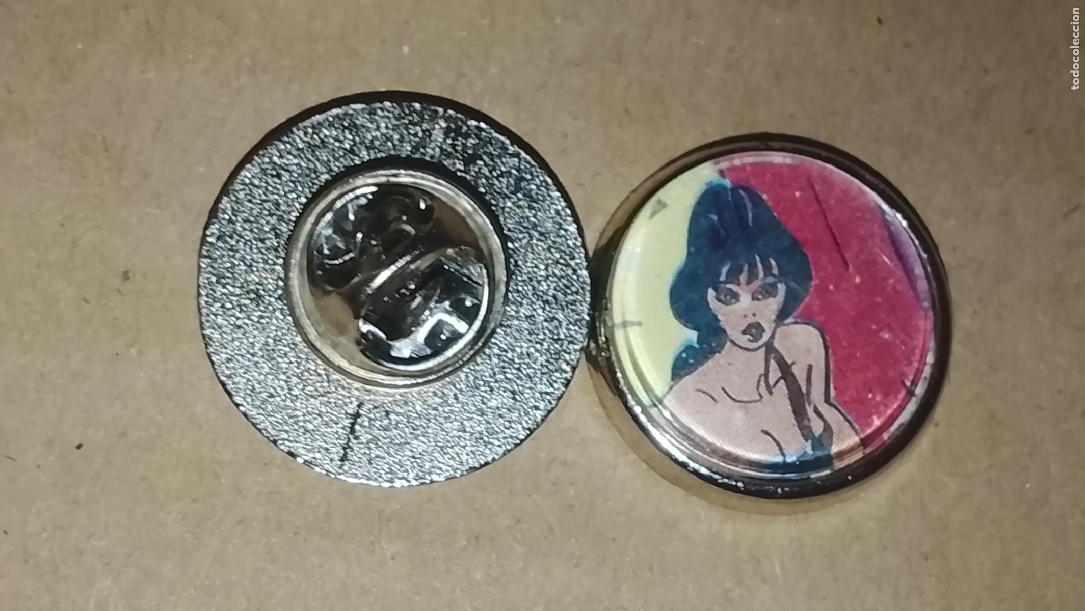 Collection pins: pin metal REDONDO - PERSONAJES DE LA SERIE COCMIC DRACURELLA DE BLUE JEANS