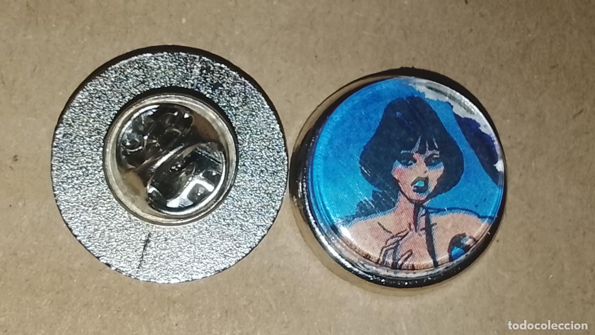 Collection pins: pin metal REDONDO - PERSONAJES DE LA SERIE COCMIC DRACURELLA DE BLUE JEANS