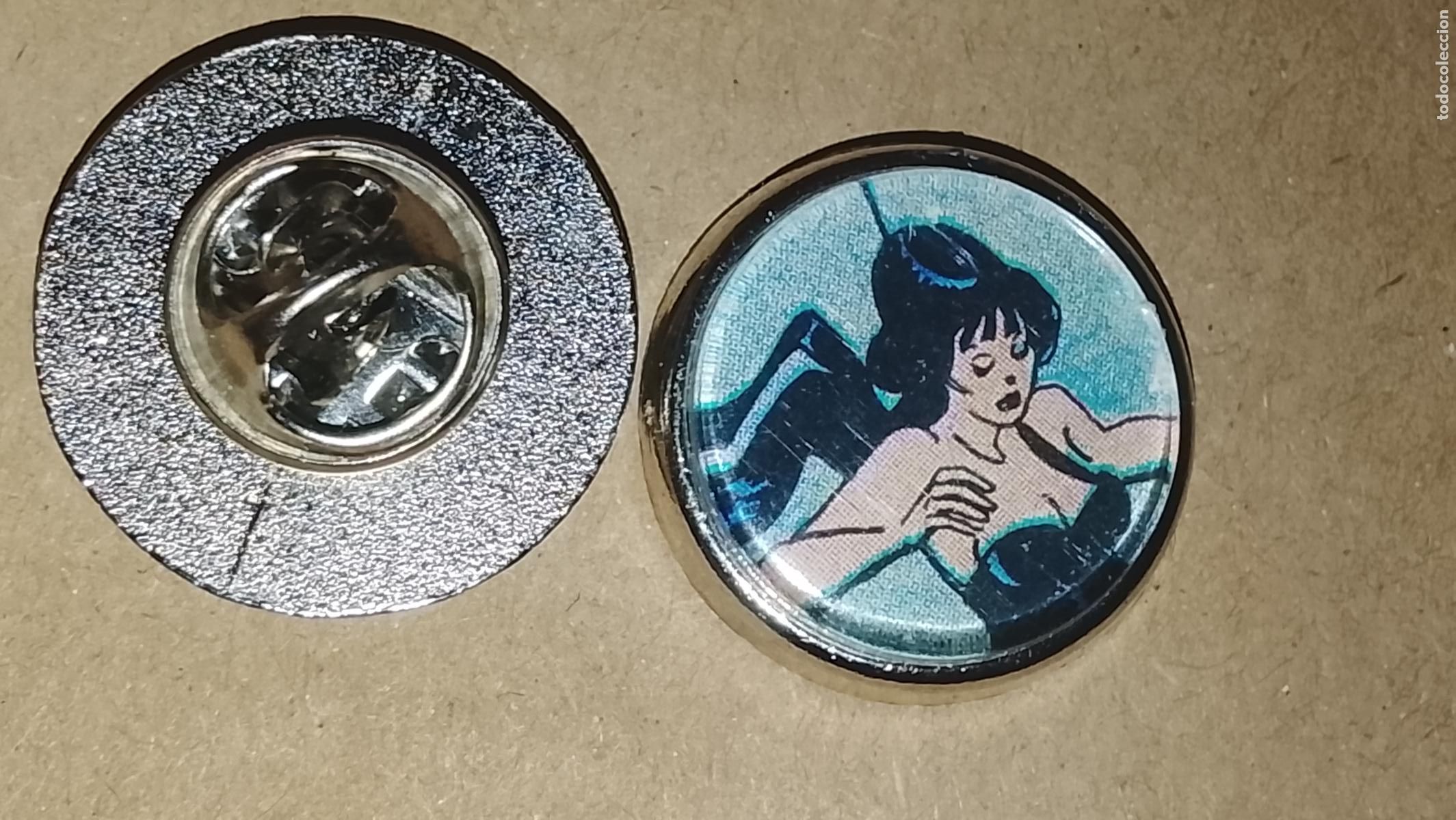 Collection pins: pin metal REDONDO - PERSONAJES DE LA SERIE COCMIC DRACURELLA DE BLUE JEANS