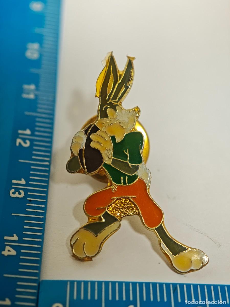 Pins de colecci&oacute;n: PIN BUGS BUNNY JUGADOR RUGBY A&Ntilde;OS 90